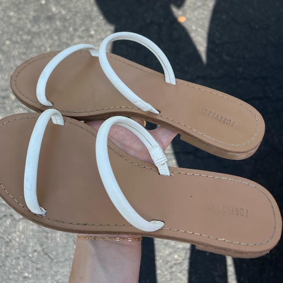 Sandals with straps - Picture 3 of 3